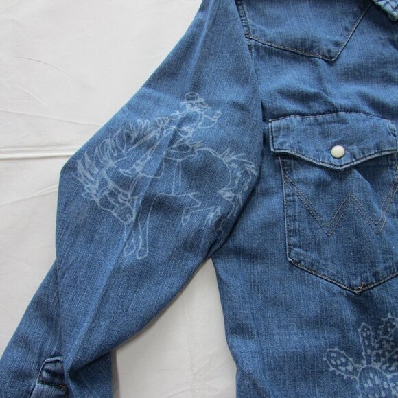 Wrangler Retro Women's Cowboy Laser Print Snap Denim Shirt Med Wash - Picture 8 of 8